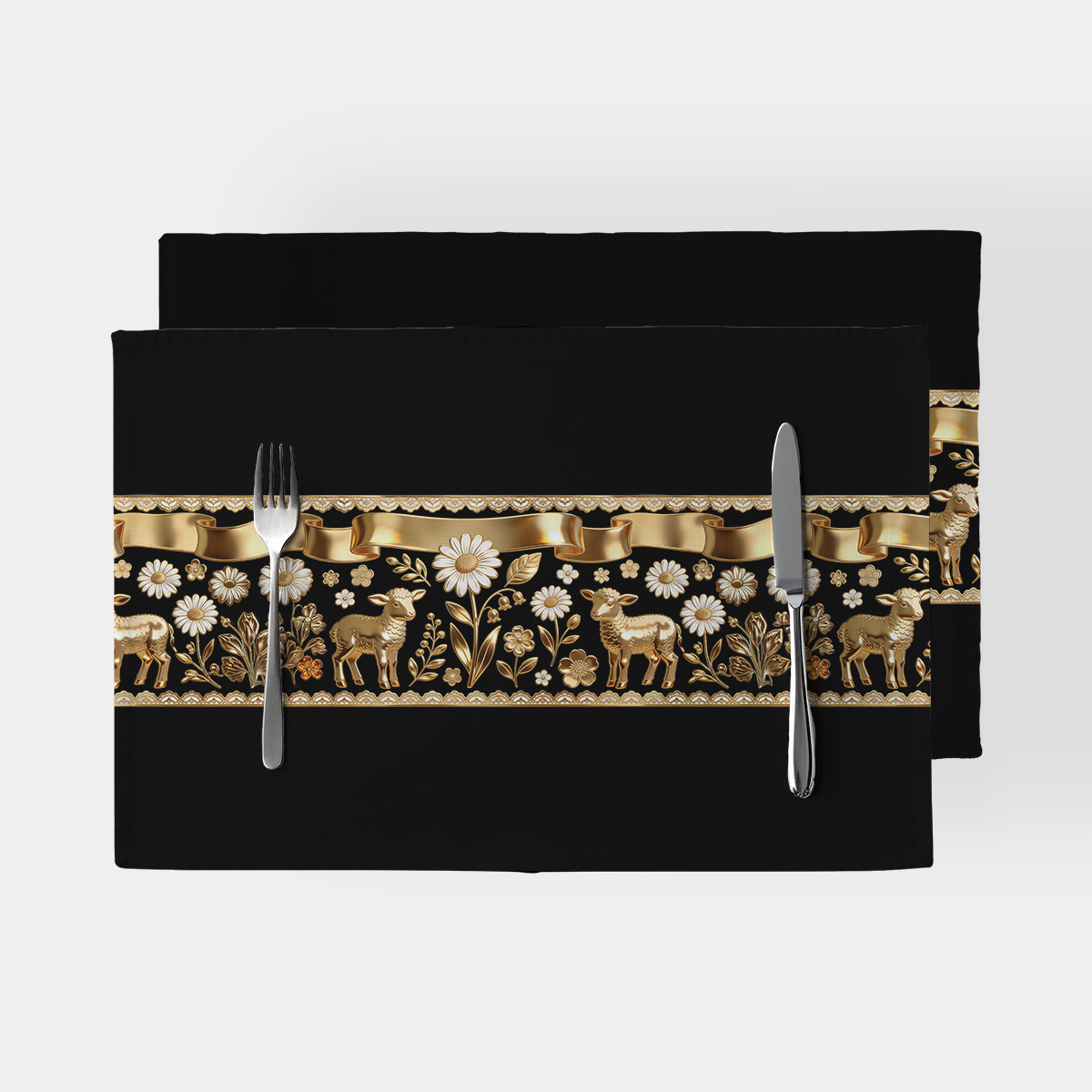 Czarna podkładka stołowa z pasem złotych baranków i wstęg, widok z góry