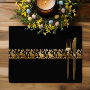 aranżacja stołu ze świecami i wiosennym wieńcem, podkładka z złotym pasem przy nakryciu