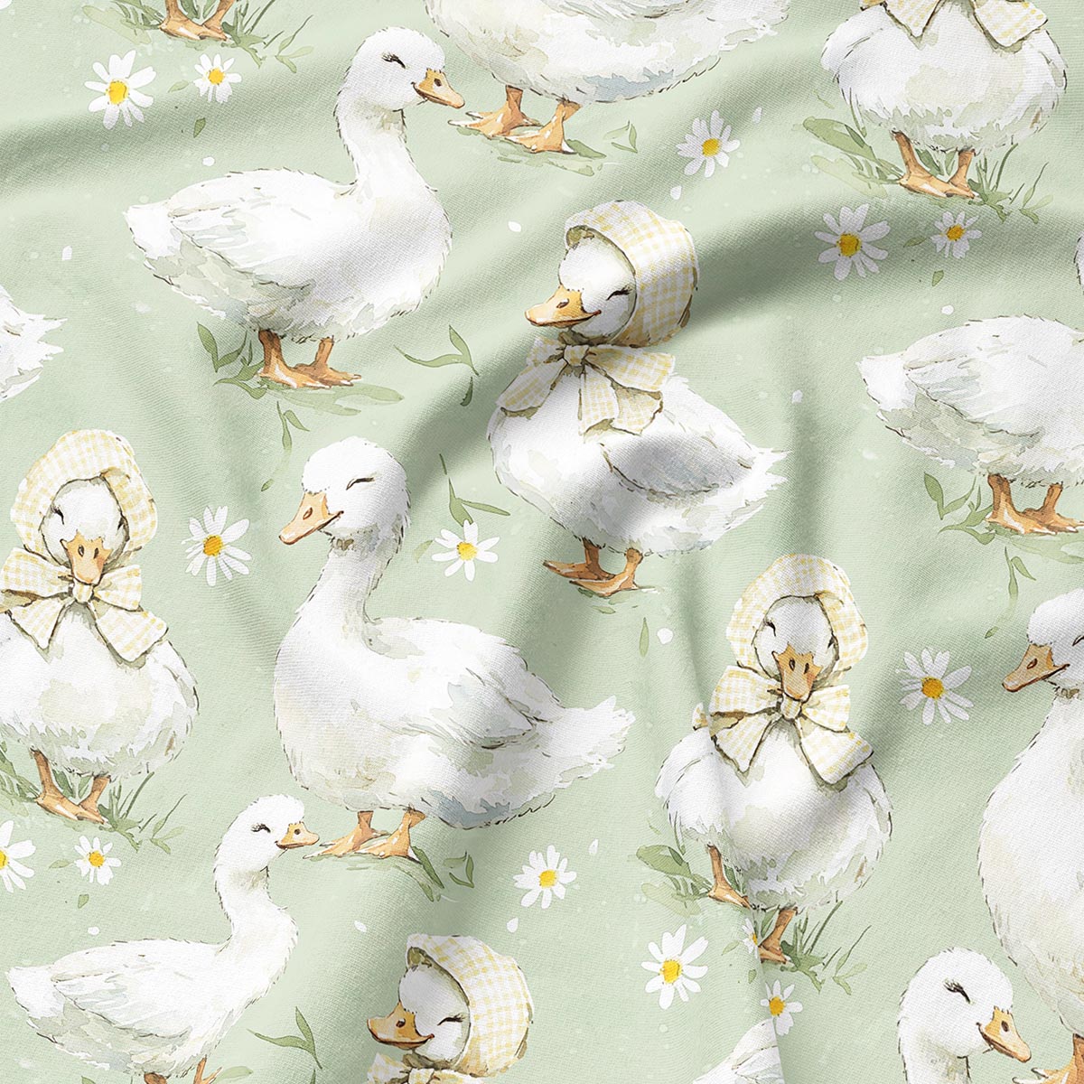 zbliżenie na rysowane kaczuszki w chuścikach i drobne stokrotki na tkaninie