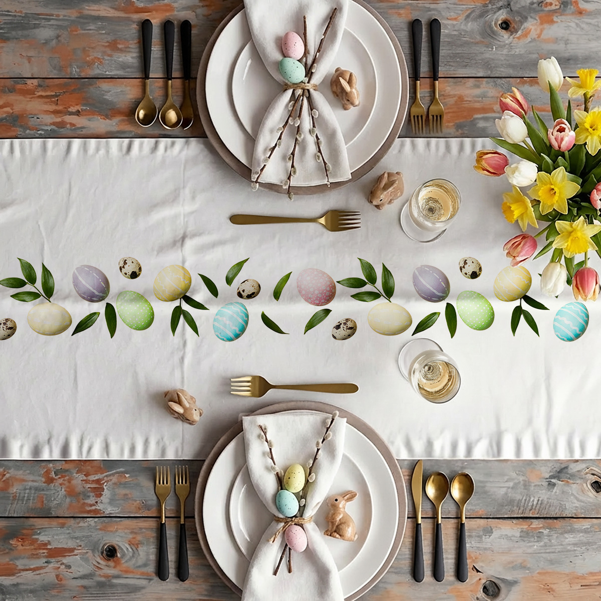 aranżacja stołu z białym bieżnikiem, zastawą i bukietem tulipanów podkreślająca świąteczny charakter dekoracji