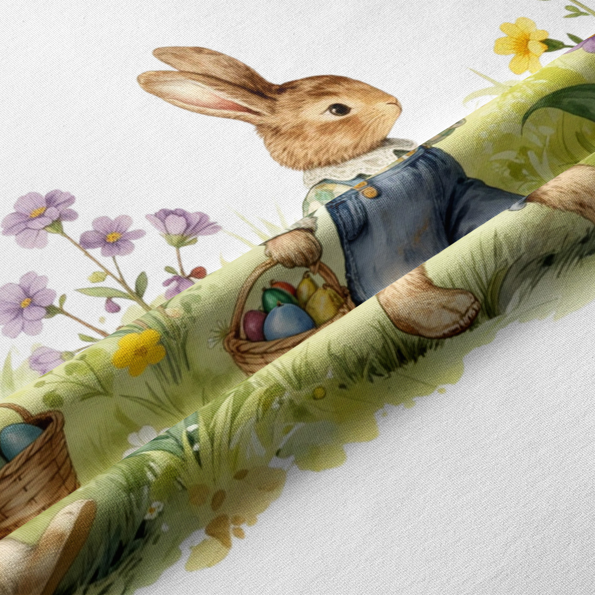 zbliżenie na ilustrowanego zajączka i koszyk z kolorowymi pisankami na tkaninie