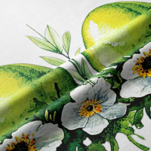 zbliżenie faktury tkaniny z nadrukiem zielonych pisanek i detalami kwiatów