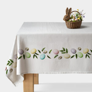 Główne ujęcie białego obrusu z pasem pastelowych pisanek i zielonych listków