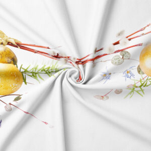 zbliżenie na drukowane pisanki i delikatne gałązki na tkaninie