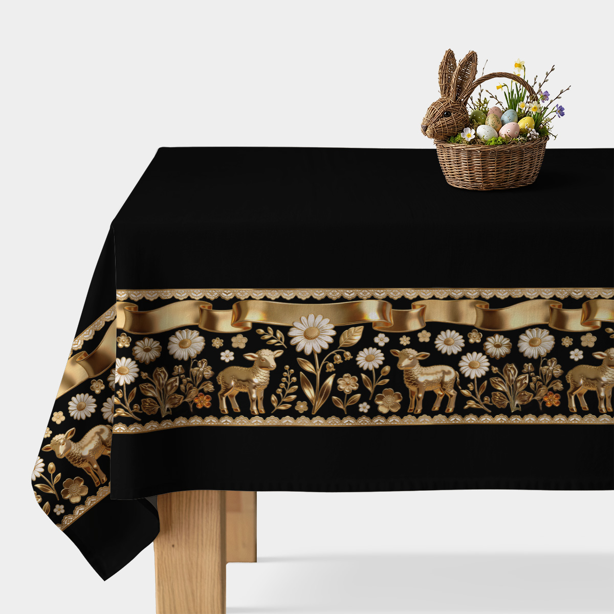 czarny obrus z bordiurą ze złotymi barankami, kwiatami i wstęgą na stole