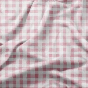 zbliżenie na materiał i delikatny wzór różowo-białej kratki
