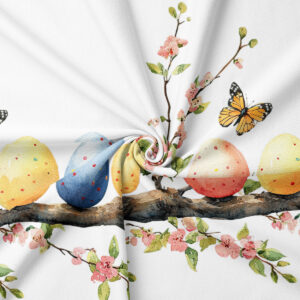 Zbliżenie na akwarelowe pisanki i gałązkę z kwiatami oraz motyla na tkaninie