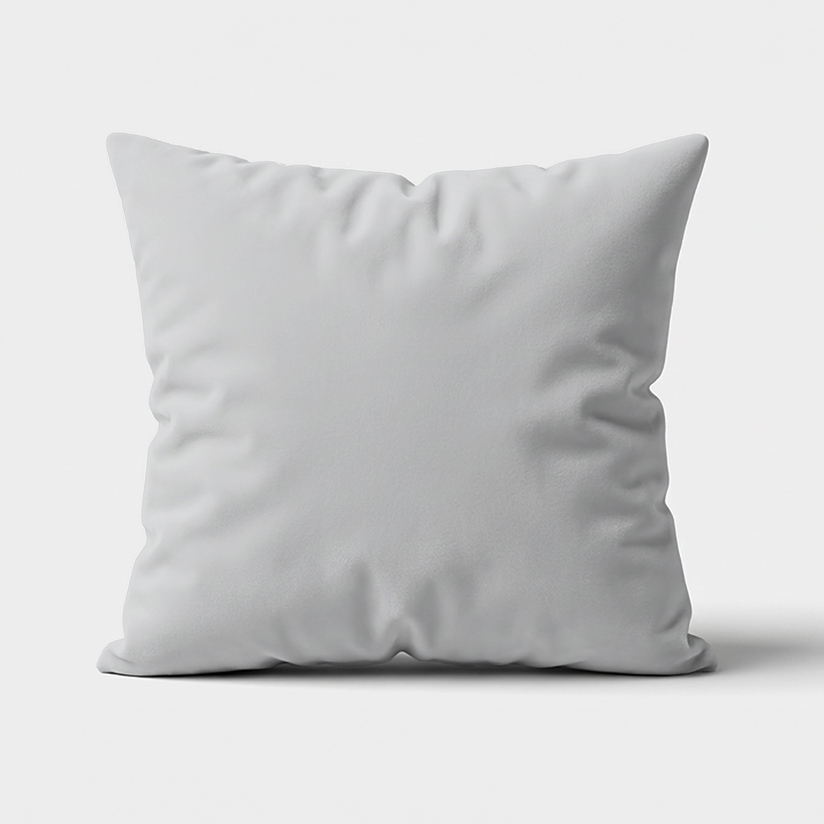 Jasnoszara gładka poduszka dekoracyjna na białym tle, ujęcie z przodu