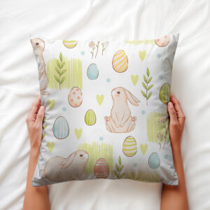 widok z góry pokazujący dłonie trzymające poduszkę z pastelowym motywem