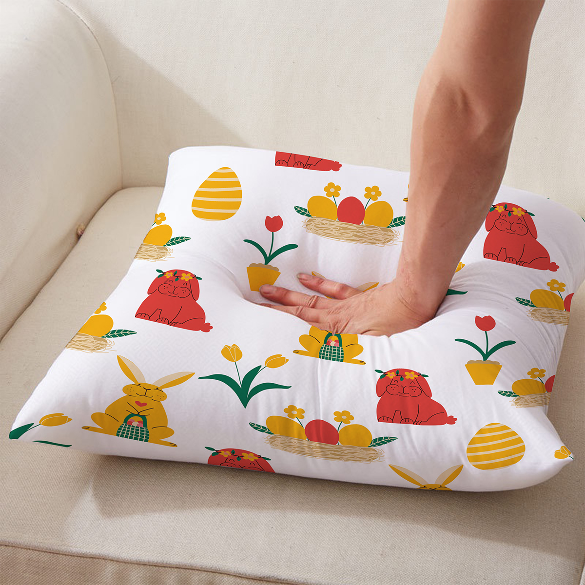 Detal wzoru podczas nacisku dłoni, ukazujący nadruk i miękkość wypełnienia