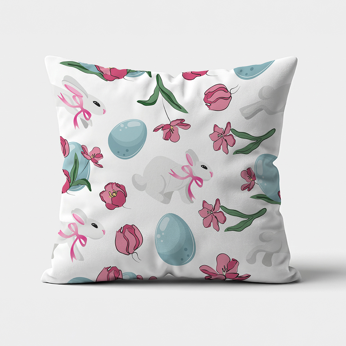 Poduszka z białym tłem ozdobiona zajączkami, niebieskimi pisankami i różowymi tulipanami - widok główny
