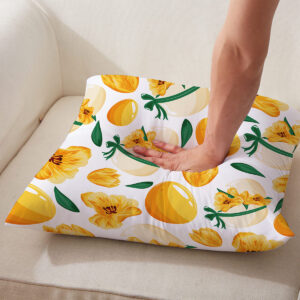 Zbliżenie na wzór i fakturę materiału z detalami kwiatów i liści