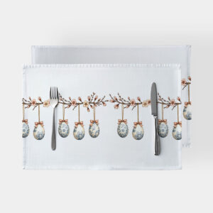 biała podkładka z wzorem wiszących pisanek zawieszonych na gałązkach, ujęcie główne