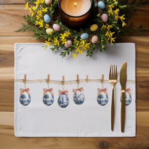 aranżacja stołu z podkładką, świątecznym wieńcem z jajkami i palącą się świecą