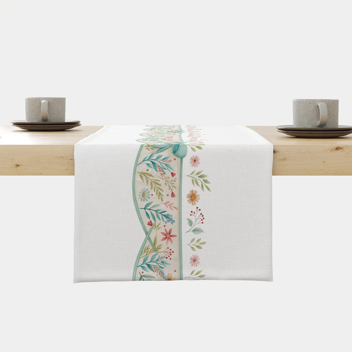 Bieżnik ułożony na stole z centralnym pasem kwiatów i kokard na jasnym tle