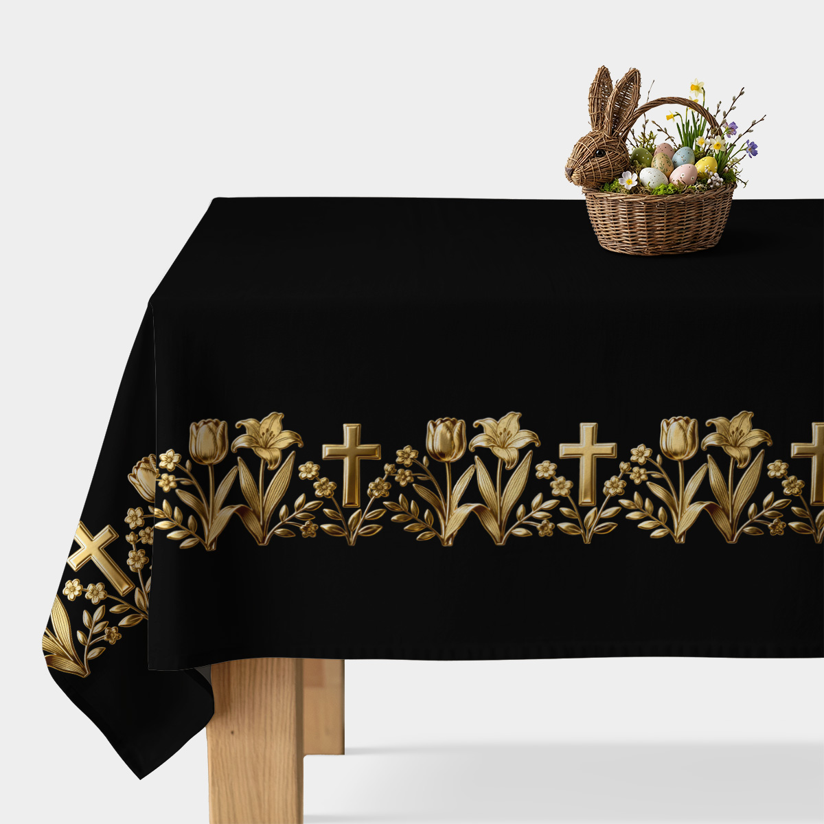 czarny obrus z dekoracyjnym złotym bordiurem pokazany na stole, ujęcie główne