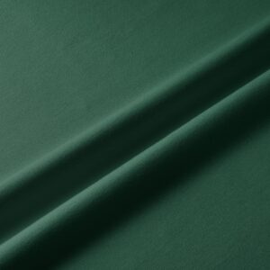 zbliżenie na fakturę zielonej tkaniny bieżnika pokazujące gładką strukturę