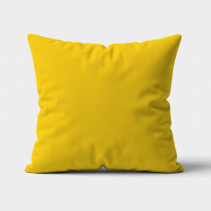 żółta poduszka dekoracyjna na jasnym tle, widok z przodu
