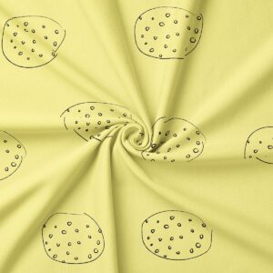 zbliżenie na fakturę tkaniny i ręcznie rysowane okręgi z detalami kropeczek