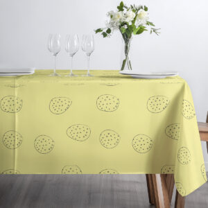 minimalistyczna stylizacja stołu z obrusem, szklankami i wazonem z kwiatami