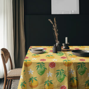 Aranżacja stołu z obrusem w cytrusy i naczyniami, przytulne wnętrze jadalni