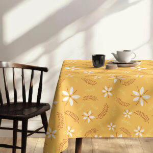 Róg stołu z obrusem pokazujący rozmieszczenie wzoru na krawędzi materiału