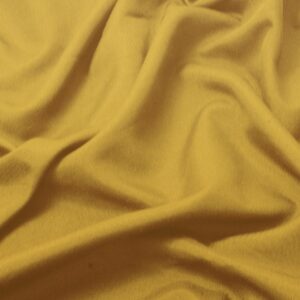 zbliżenie tkaniny obrusu ukazujące fakturę i miękkie fałdy