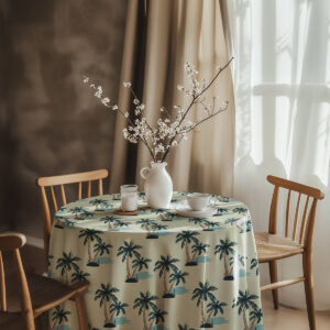 aranżacja stołu z wazonem i filiżanką na obrusie w tropikalne palmy
